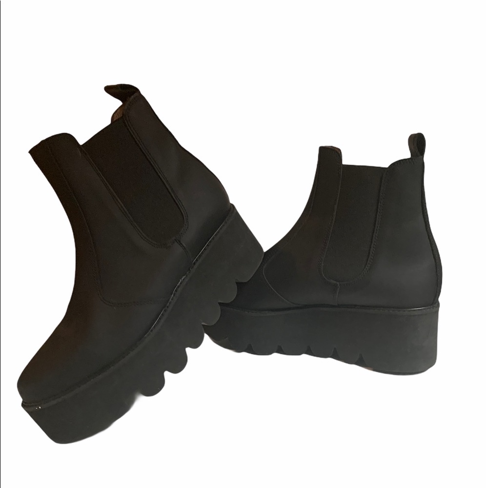 L’intervalle Woman’s Leather Wedge Bootie size 6